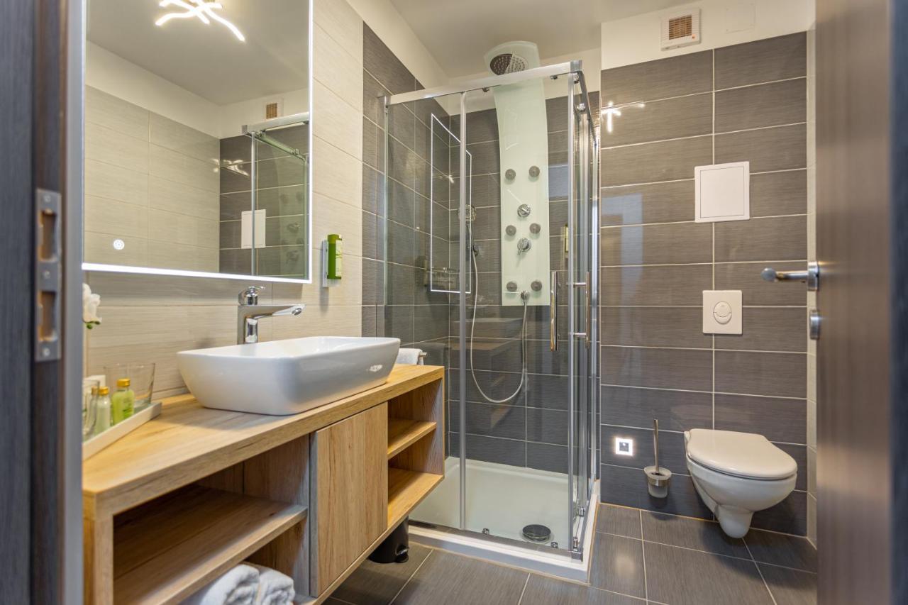 Viktoria Apartman Дьюла Екстер'єр фото