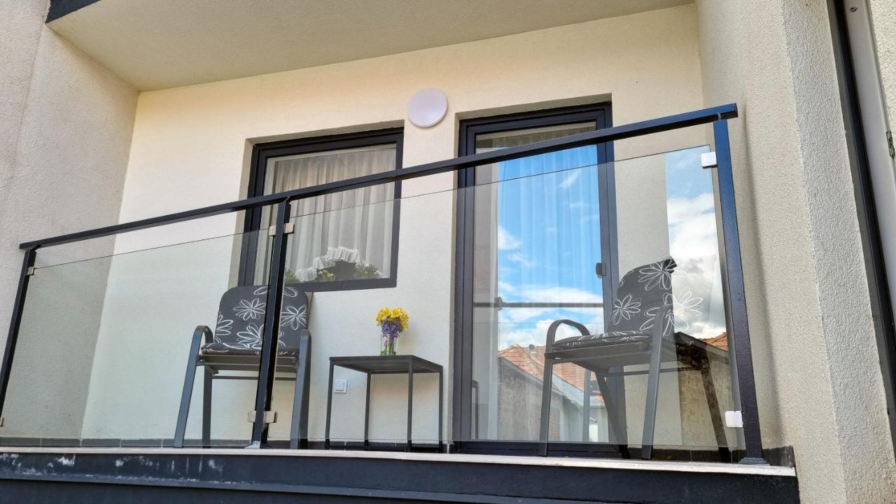 Viktoria Apartman Дьюла Екстер'єр фото