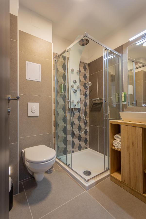 Viktoria Apartman Дьюла Екстер'єр фото